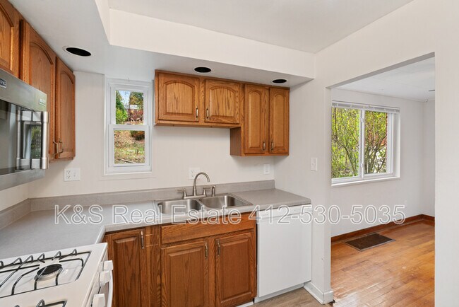 Building Photo - 136 Lynnwood Dr