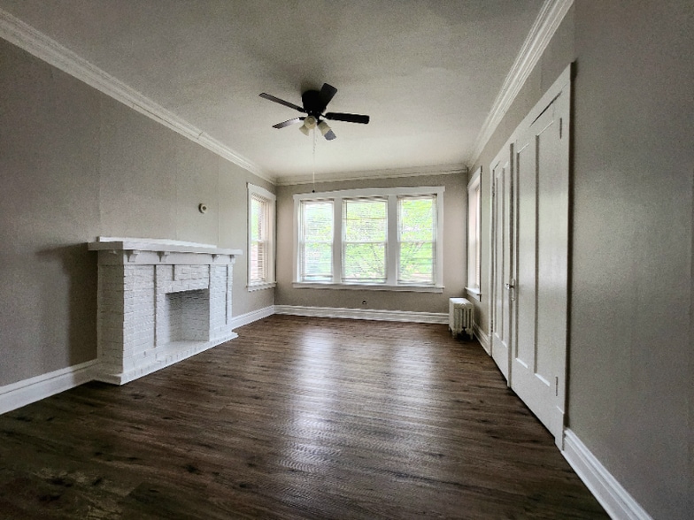 Building Photo - 7850 S Burnham Ave