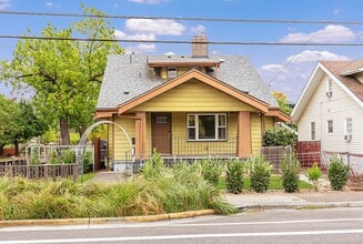 Building Photo - Classic Portland Bungalow