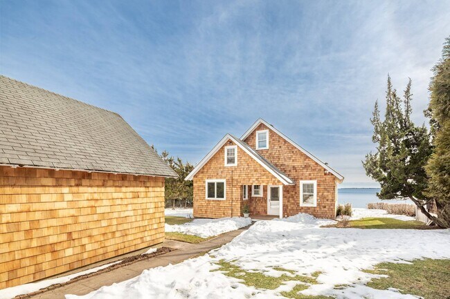 Building Photo - 6 Bay Rd