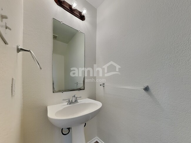 Building Photo - 306 Azalea Dr