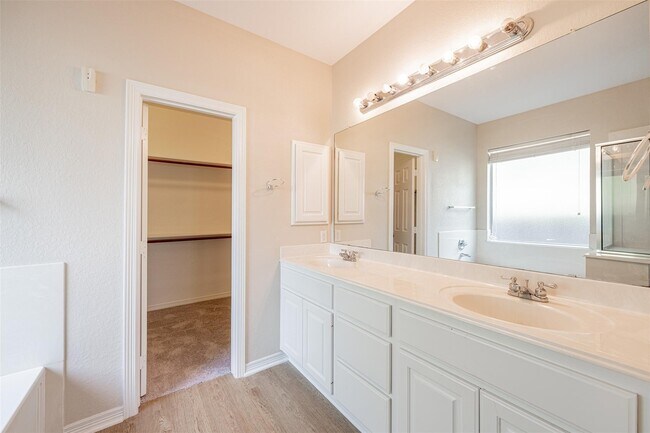 Building Photo - 13727 Charterhouse Way