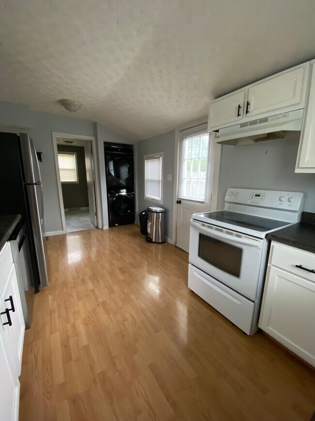 Kitchen - 254 Oak St