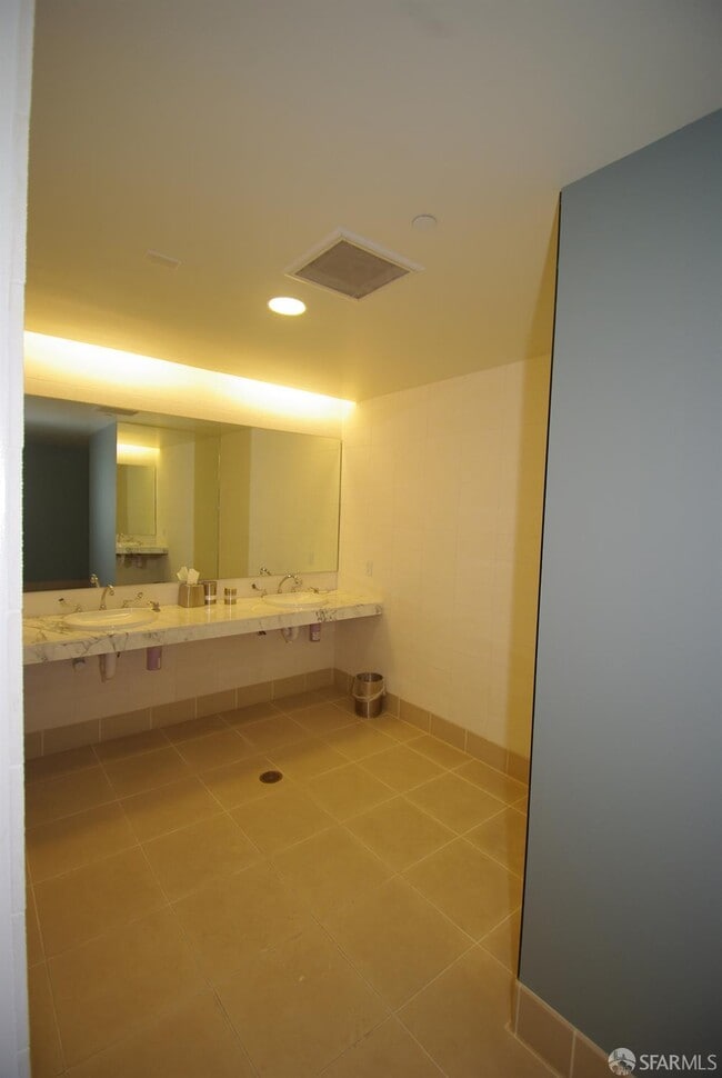 Building Photo - 301 Main St