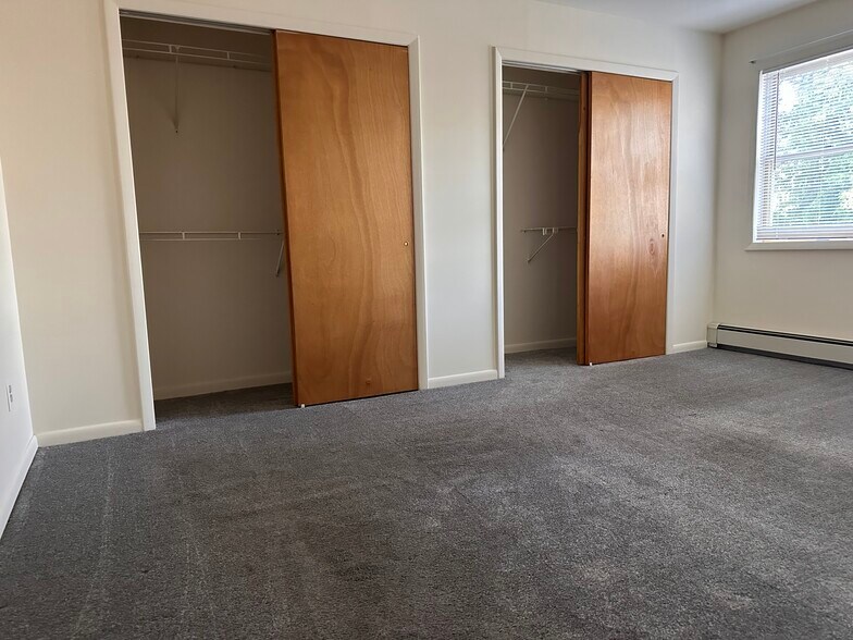 Building Photo - 12 Maple Pl