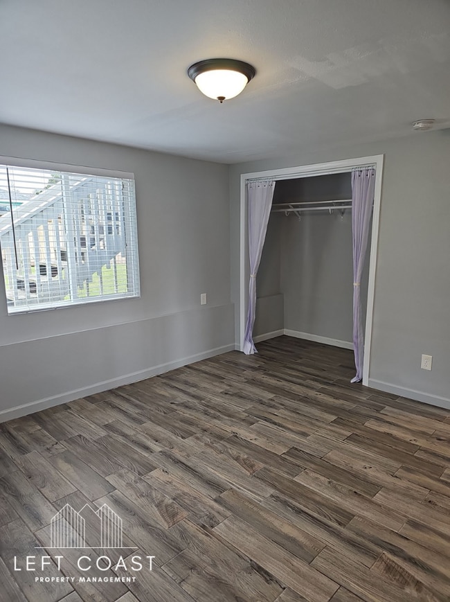 Building Photo - 2322 NW Inlet Ave