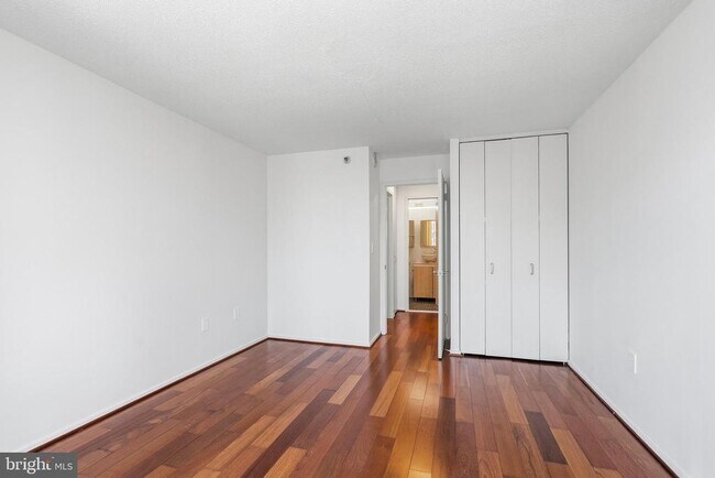 Building Photo - 2020 Walnut St
