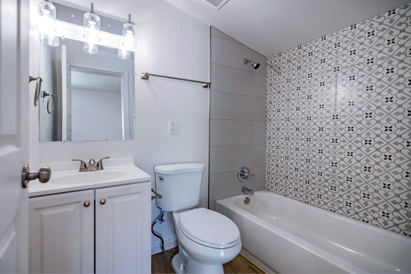 Building Photo - 948 E Waverly St