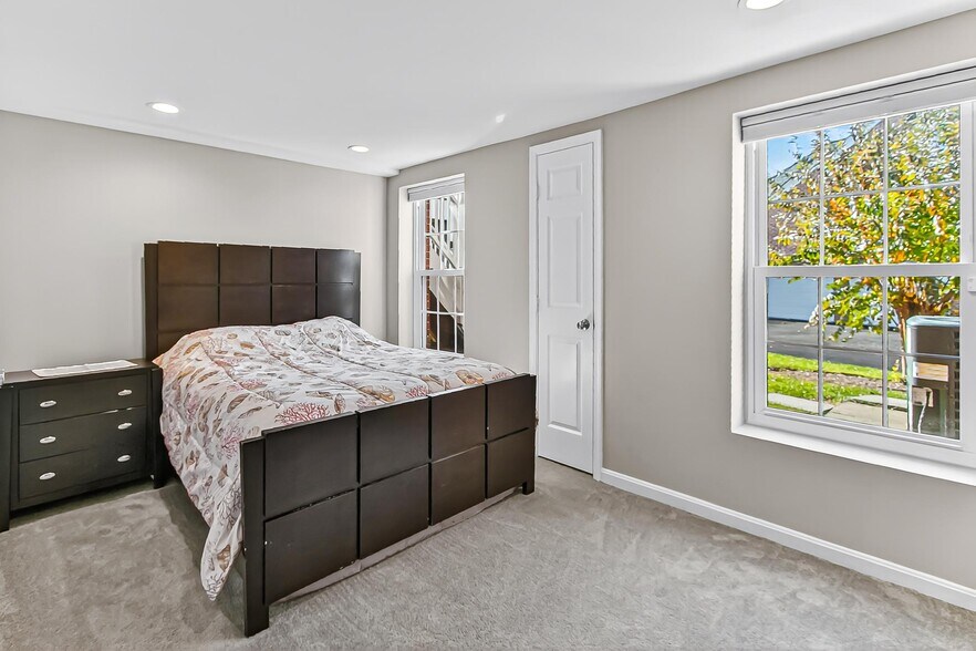 Building Photo - 1300 Pinstripe Ct