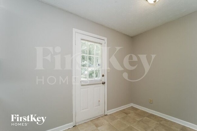 Building Photo - 6093 Lynwood Dr