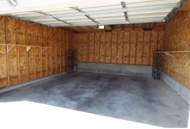Building Photo - Charming 3-Bed, 2-Bath Condo - Two Weeks F...