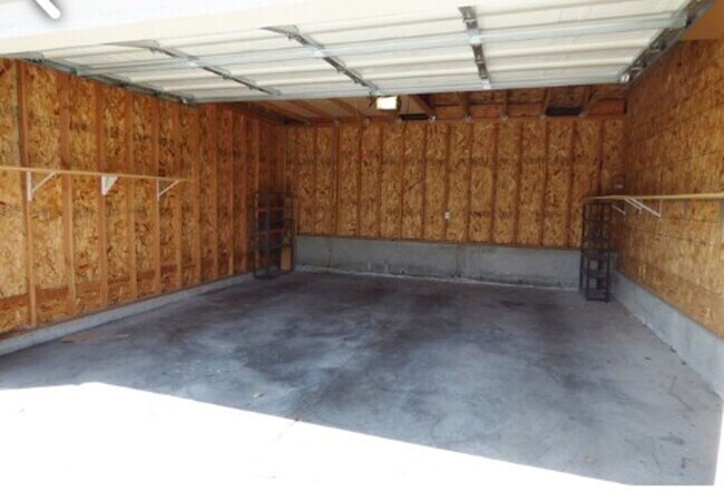 Building Photo - Charming 3-Bed, 2-Bath Condo