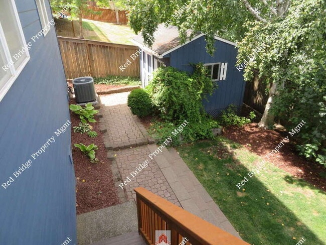 Building Photo - 18385 SW Swanstrom Dr