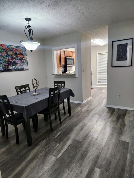 Building Photo - 905 Wynnes Ridge Cir SE