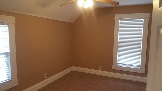 Building Photo - Great home, lots of space, fully updated, ...