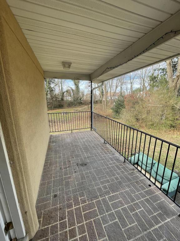 Building Photo - 330 Cherry Ave