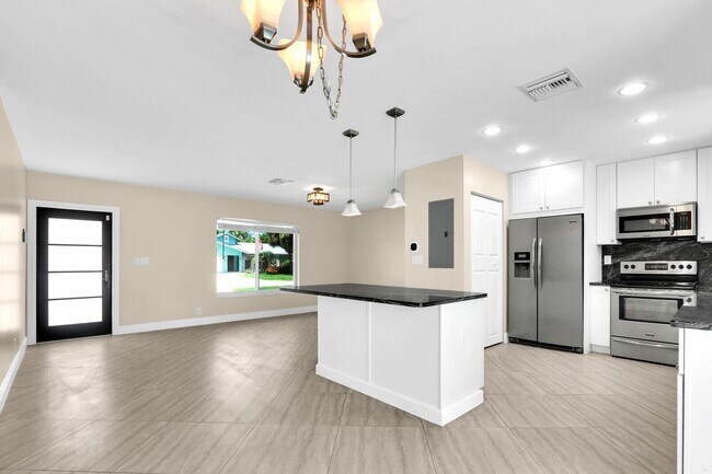 Building Photo - 105 Palamino Cir
