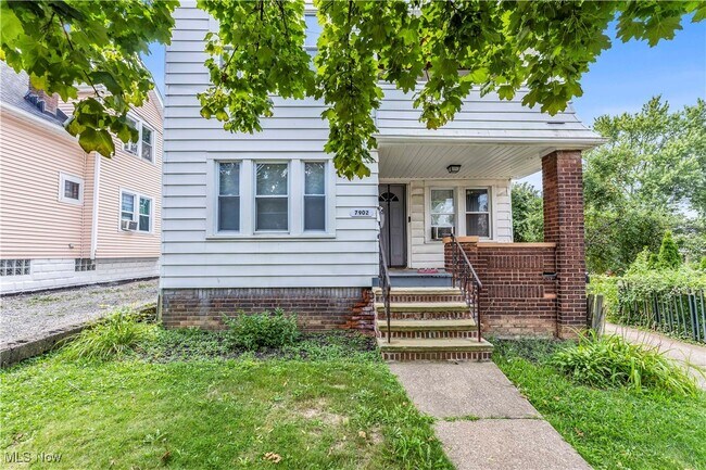 Primary Photo - 7902 Rosewood Ave