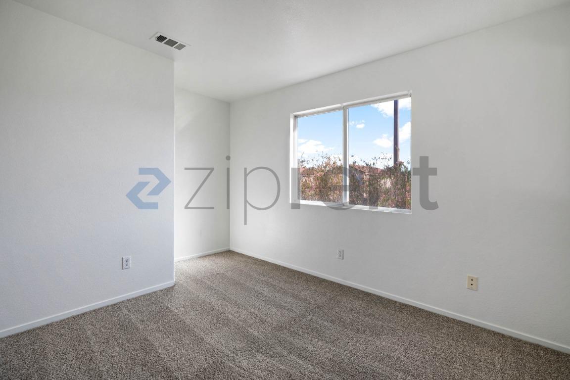 Building Photo - Unit