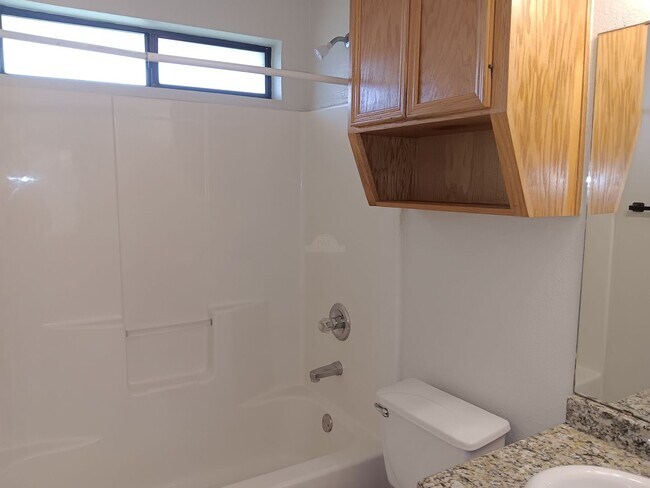 Building Photo - 914 McDaniel Cir