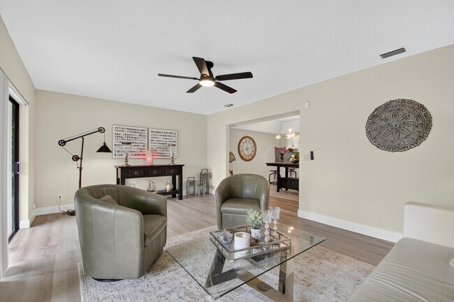 Building Photo - 2703 Maplewood Dr