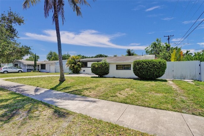 Building Photo - 9910 Bahama Dr