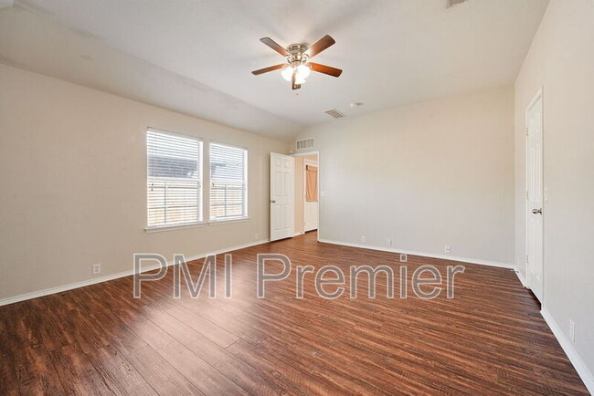Building Photo - 8420 Silverbell Ln