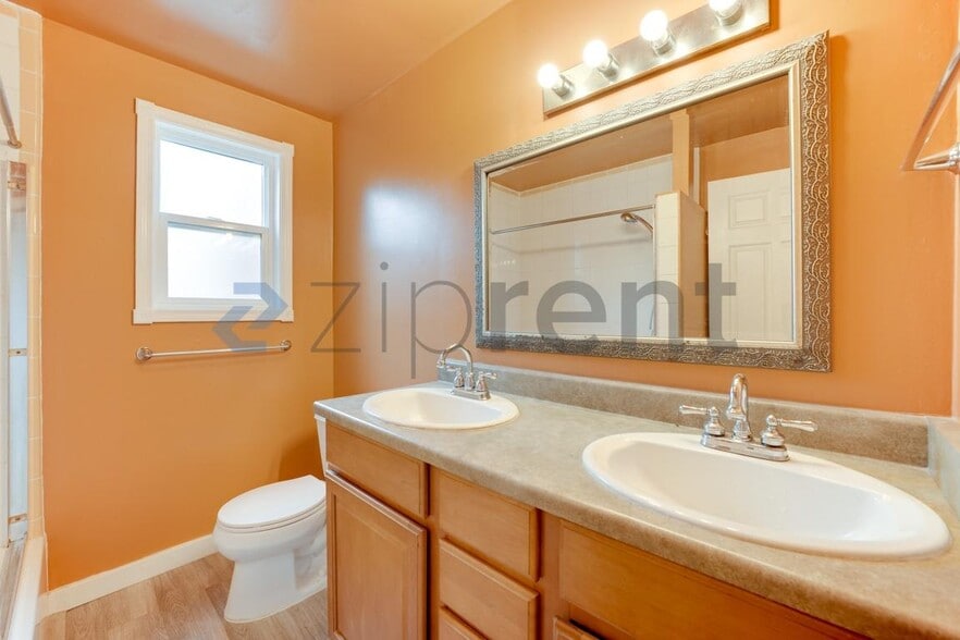 Building Photo - 3733 88th Ave SE