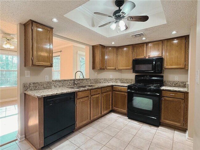 Building Photo - 7024 Somerset Cir