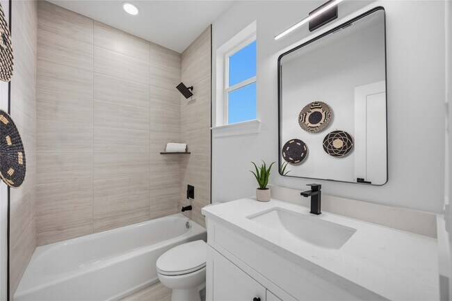 Building Photo - 2010 Yates St