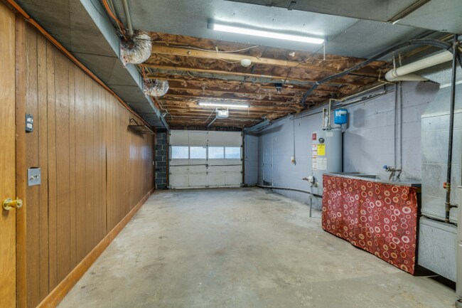 Building Photo - 134 Howes Chapel Rd