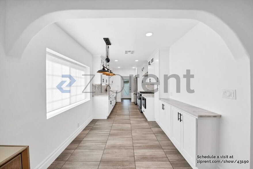 Building Photo - 15243 Morrison St