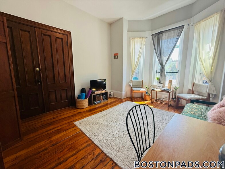 Building Photo - 94 Mt Pleasant Ave