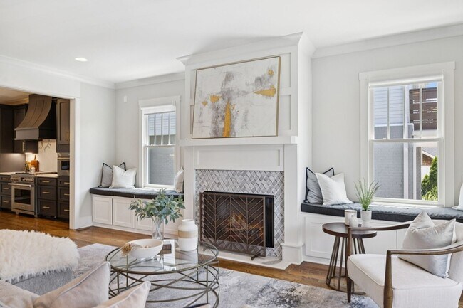 Building Photo - 2310 Vaulx Ln