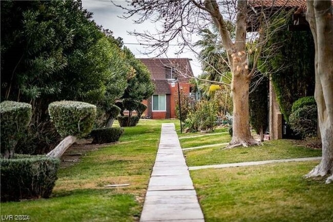 Building Photo - Fully furnished!