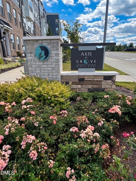 Building Photo - 602 Market Grove Dr