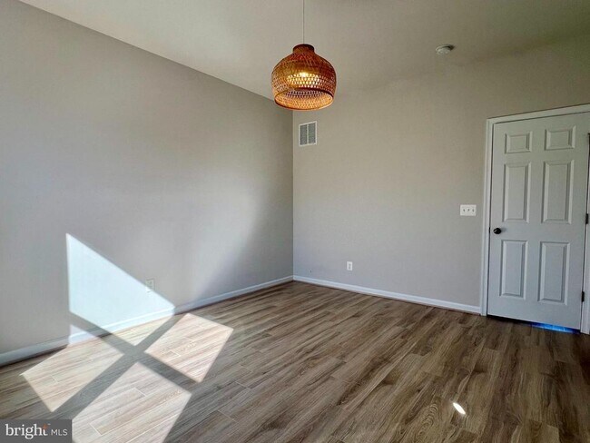 Building Photo - 8378 Sallyport St