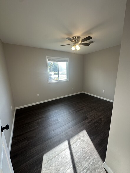 Building Photo - 6351 E Townline Rd