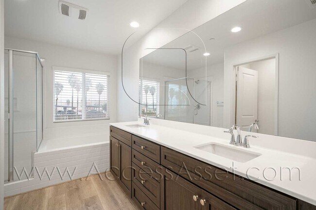 Building Photo - Beautiful Two Story Home 3 bed/2.5 Bath Located In Quiet Cul De Sac In Lake Elsinore!