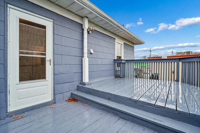 Building Photo - 1154 Anderson Ave