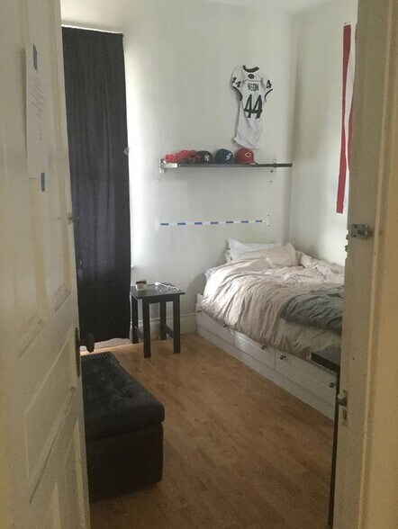 Small Downstairs Bedroom - 2535 Fairview Ave