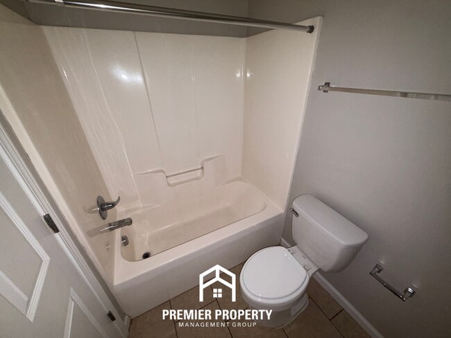 Building Photo - Charming 3BR/2BA Tuscaloosa Home | High Vaulted Ceilings, Hardwood Floors & Fenced Yard