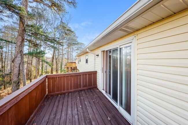 Building Photo - 5323 Dixieland Rd