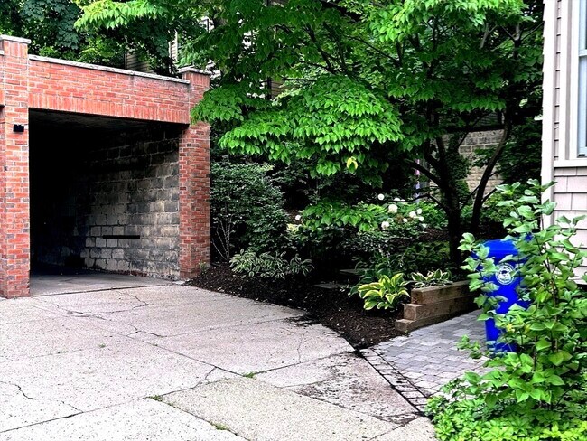 Building Photo - 82 Stearns Rd