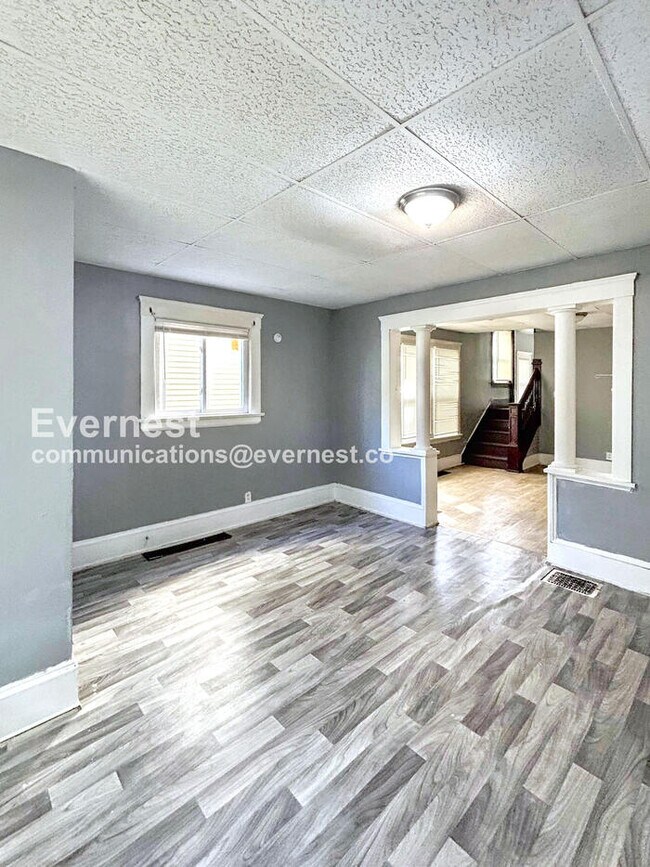 Building Photo - 2213 E 82nd St