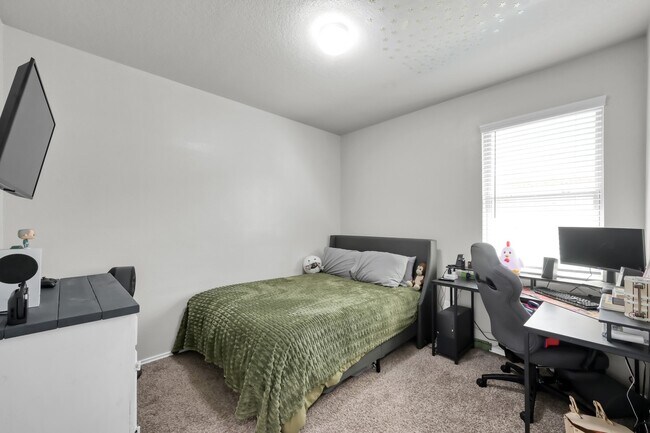 Building Photo - 2315 Strong Horse Dr