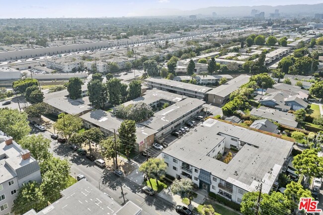 Building Photo - 3330 S Sepulveda Blvd