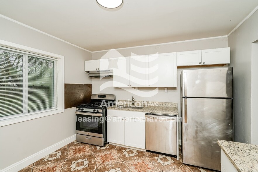 Building Photo - 1531 N Indianapolis Ave