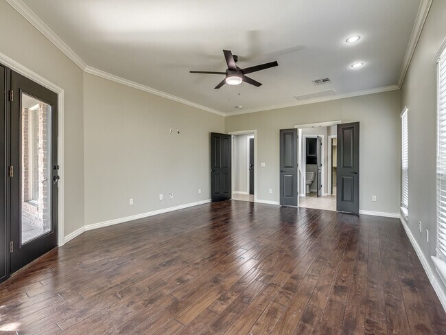 Building Photo - 8900 Belcaro Dr