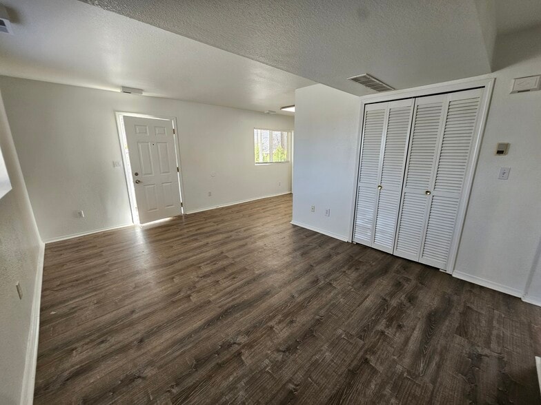 Building Photo - 525 N 20th St